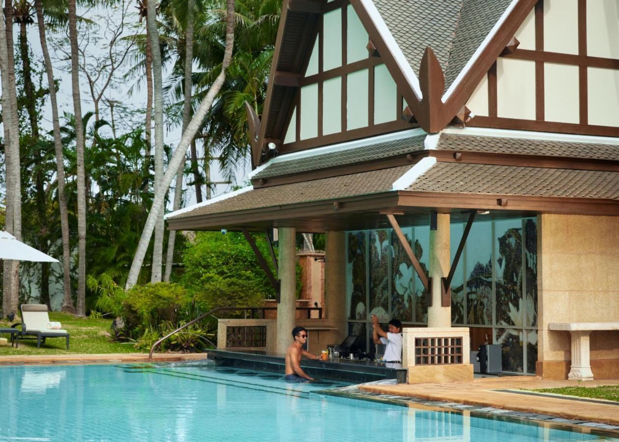 Dusit Thani Hua Hin Csaam Kültér fotó The swimming pool at the hotel