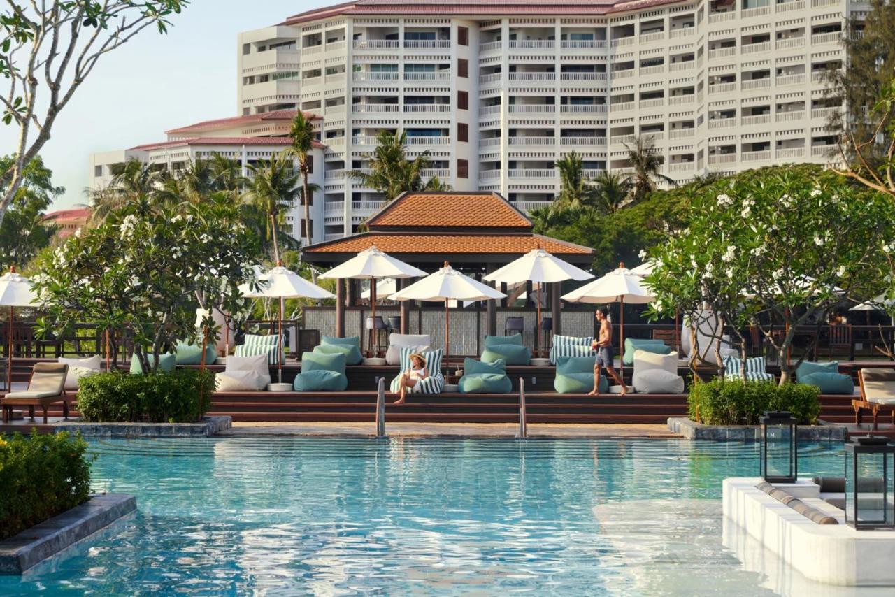 Dusit Thani Hua Hin Csaam Kültér fotó The pool at the hotel