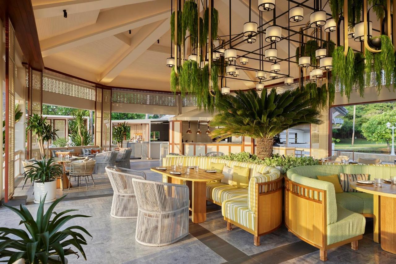 Dusit Thani Hua Hin Csaam Kültér fotó The interior of the restaurant