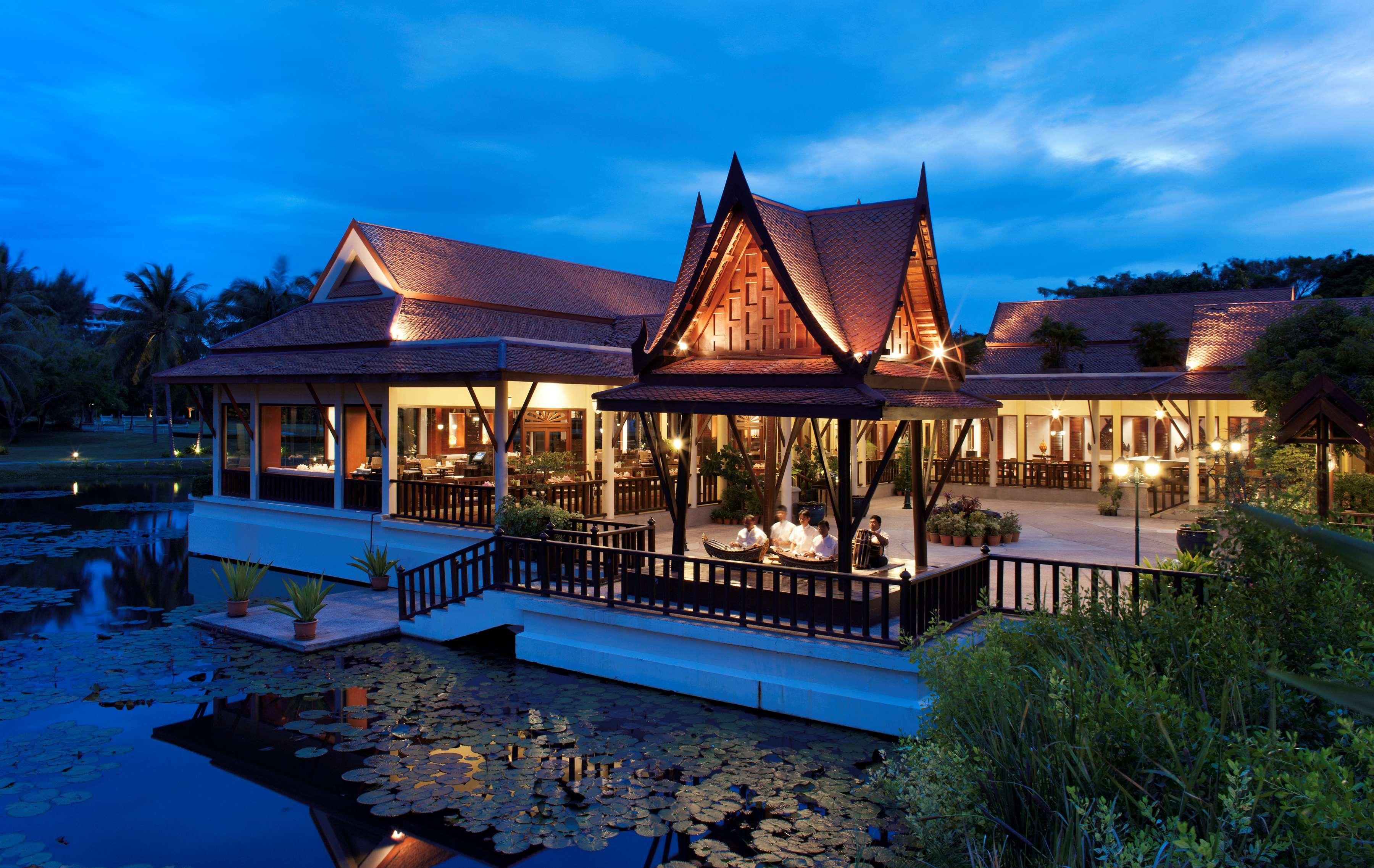 Dusit Thani Hua Hin Csaam Kültér fotó The Royal Thai Cuisine Restaurant