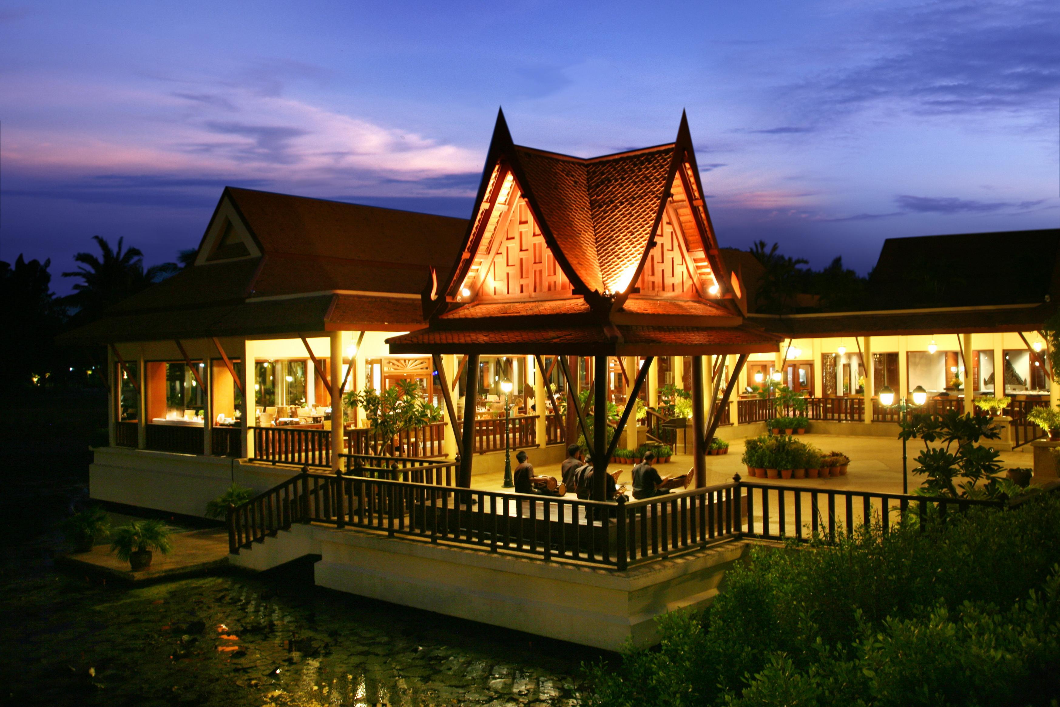 Dusit Thani Hua Hin Csaam Kültér fotó The Royal Thai Cuisine Restaurant