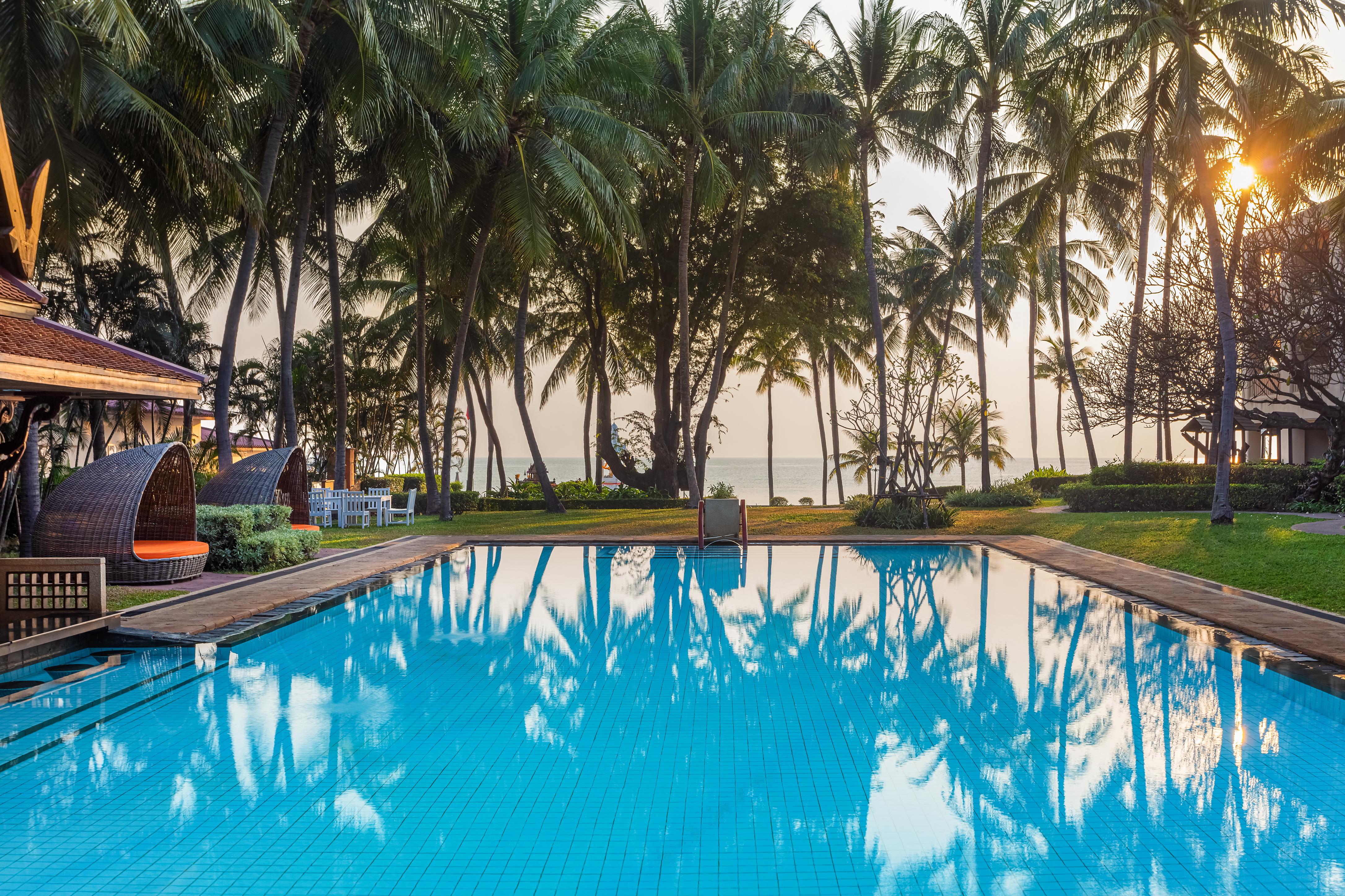 Dusit Thani Hua Hin Csaam Kültér fotó The pool at the Intercontinental Changi