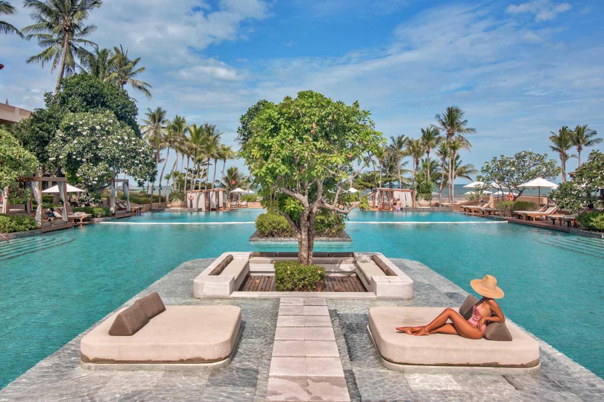 Dusit Thani Hua Hin Csaam Kültér fotó The pool at the resort