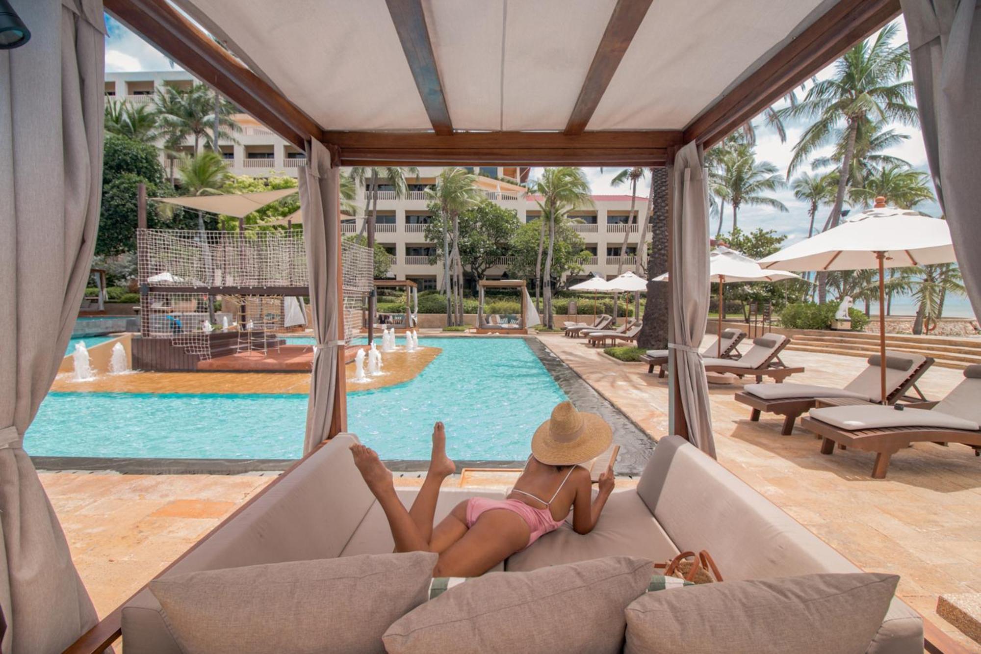 Dusit Thani Hua Hin Csaam Kültér fotó Pool at the Hard Rock Hotel